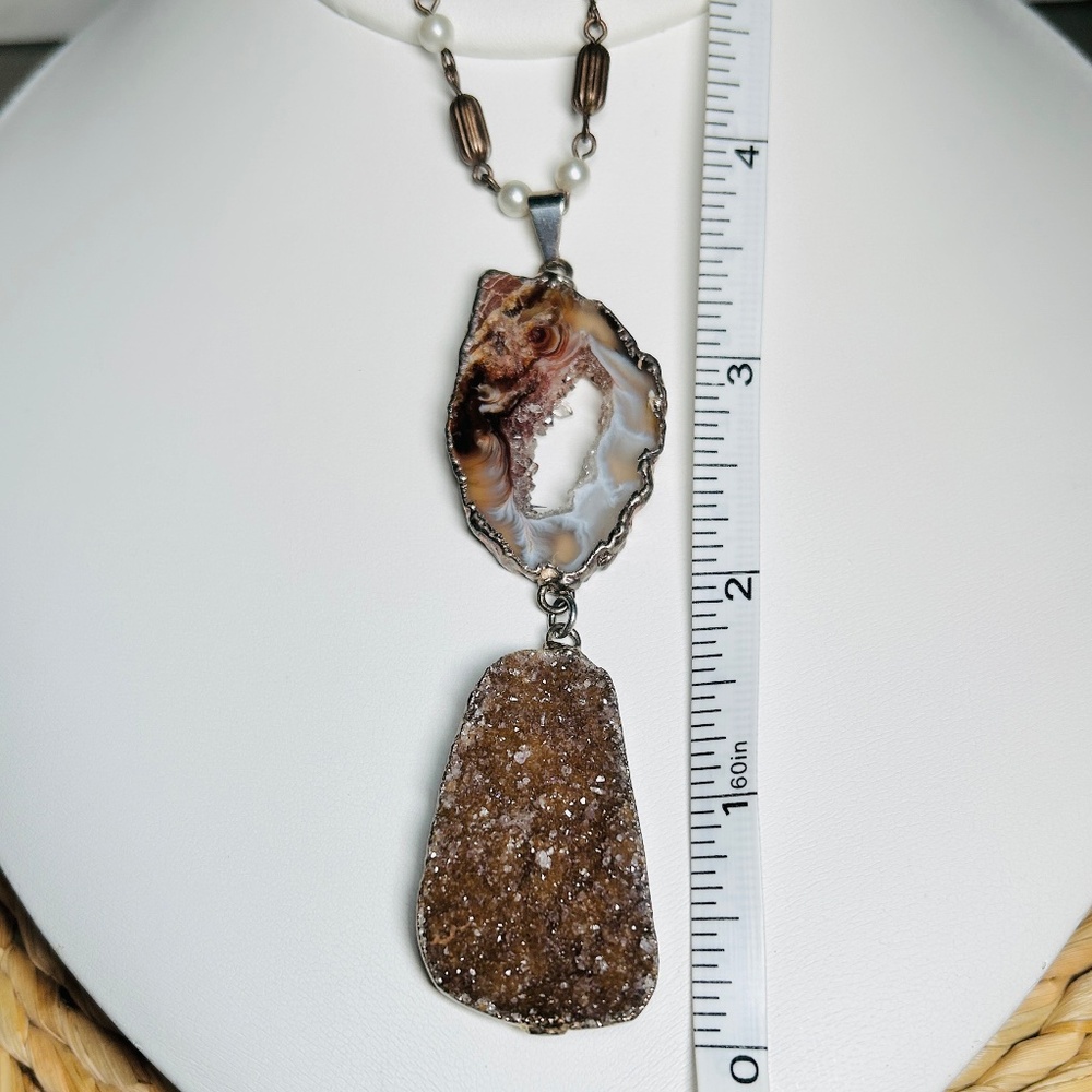 Vintage Quartz Agate Slice, Druzy, Brass Beaded and Faux Pearl Pendant Necklace - Picture 12 of 14